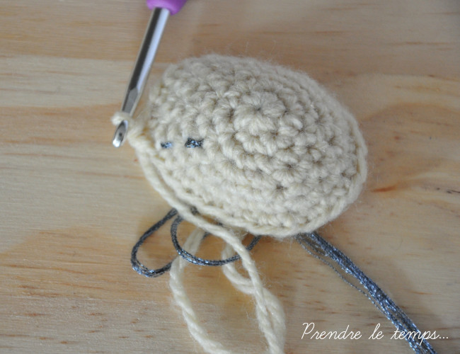 Poupée Vaudou De Sorcellerie Traditionnelle Avec épingles | Photo Premium